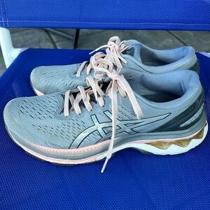 Women’s sneakers